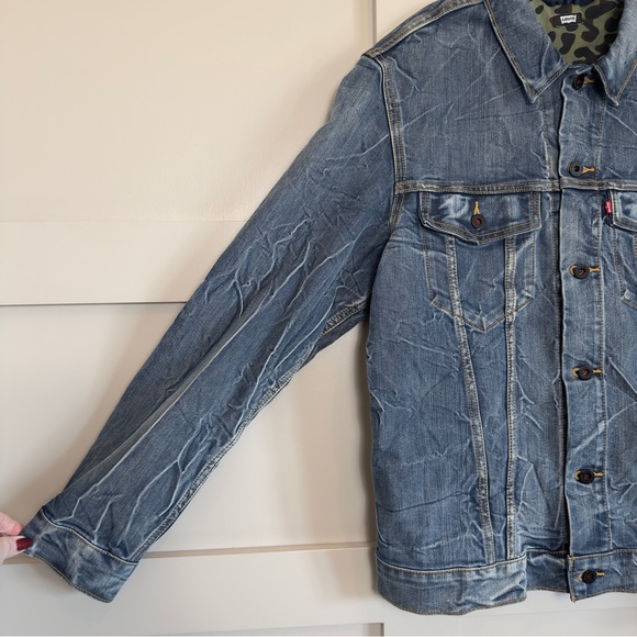 Levi Strauss Denim Trucker Jacket Distressed Button Front Men's Size Large - Picture 3 of 12